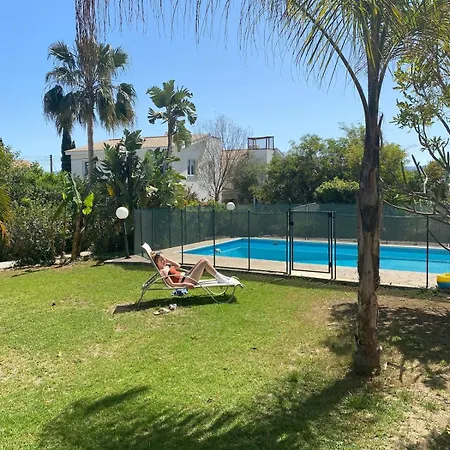 Capers 度假居 拉基